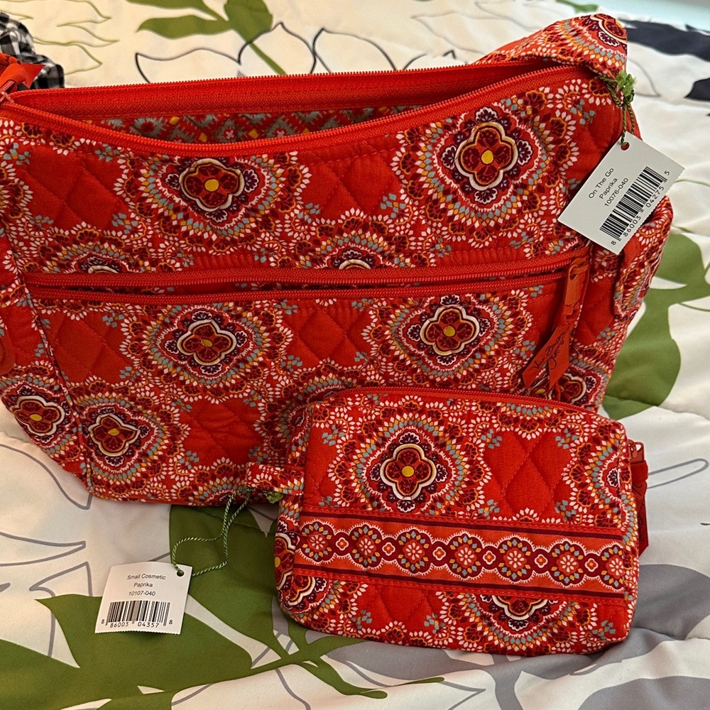 NWT never used - Vera Bradley Paprika pattern small  Cosmetic Bag - Picture 5 of 5
